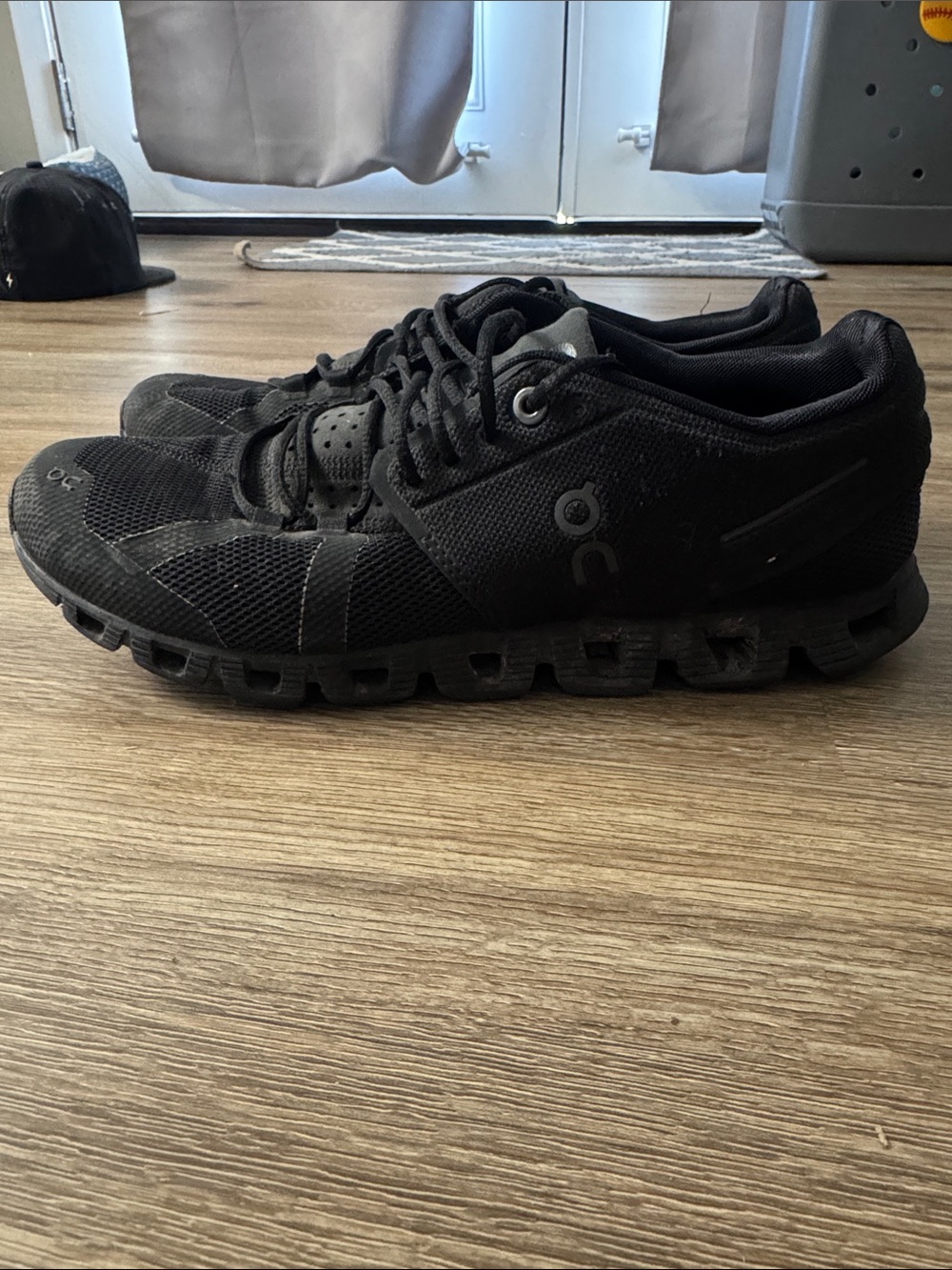 On Running Women’s All-Black Athletic Cloud-Style Trainers